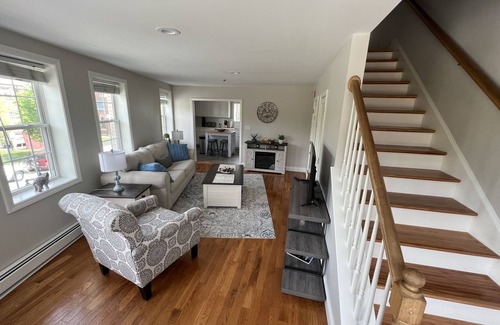 Newburyport Casa | Downtown Newburyport, Bright and Sunny 2 Bedroom