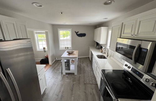 Newburyport Casa | Downtown Newburyport, Bright and Sunny 2 Bedroom