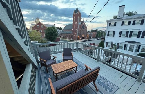 Newburyport Casa | Downtown Newburyport, Bright and Sunny 2 Bedroom
