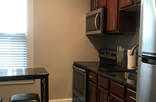 Historic Hill Apartamento | Downtown Newport * Walk Everywhere * 2 BDRM * Sleeps 6