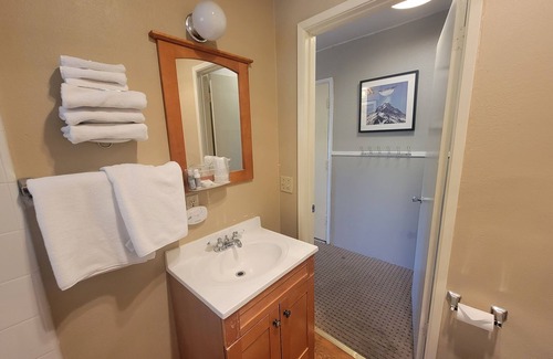 Mammoth Lakes Cama Y Desayuno | Downtown-NO CLEANING FEE+Hot Breakfast