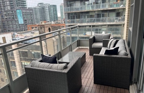 Fashion District Condominio | Downtown oasis in the heart of Toronto! Perfect location to explore and enjoy!!