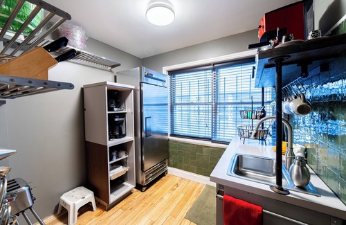 Cornwall Casa | Downtown Oasis: Spacious 4BR Executive Loft with Rooftop Hot Tub