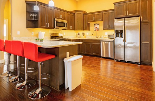 Northside Casa | Downtown Oasis | Vaulted Ceiling | EZ Parking