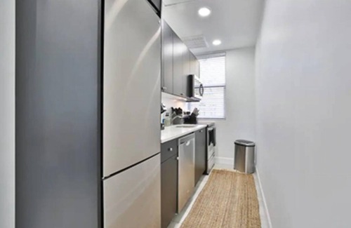 Gillespie Park Casa | Downtown Oasis Work Relax and Bring Your Pet