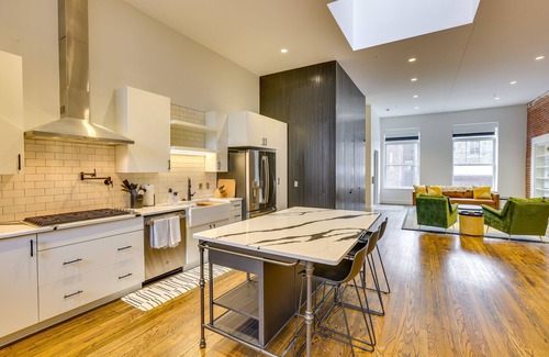 Downtown Omaha Condominio | Downtown Omaha Getaway w/ Deck & Gas Grill!