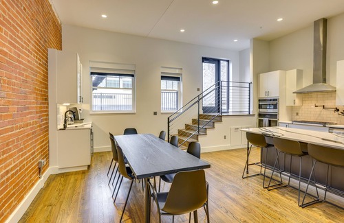 Downtown Omaha Condominio | Downtown Omaha Getaway w/ Deck & Gas Grill!