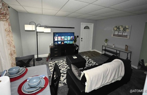 Windsor Park Casa | Downtown Peace Lodge (Kitchen and laundry included)