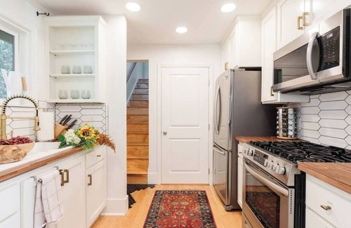 Chico Casa | Downtown Penthouse Loft | Panther Lounge