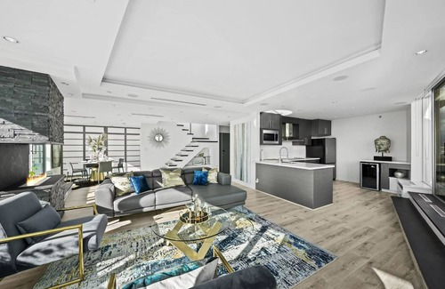 Crosstown Casa | Downtown penthouse with hot tub, pool, spectacular view & 2-story terrace