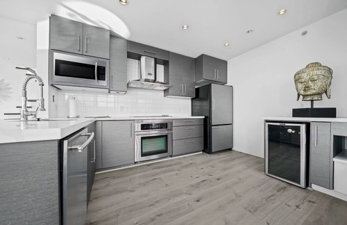 Crosstown Casa | Downtown penthouse with hot tub, pool, spectacular view & 2-story terrace