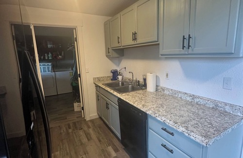 Petersburg Casa | Downtown Petersburg 3-bedroom home in the heart of a charming fishing town!