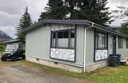 Petersburg Casa | Downtown Petersburg 3-bedroom home in the heart of a charming fishing town!