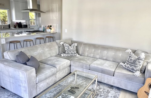 Pleasanton Cabaña | Downtown Pleasanton Cottage