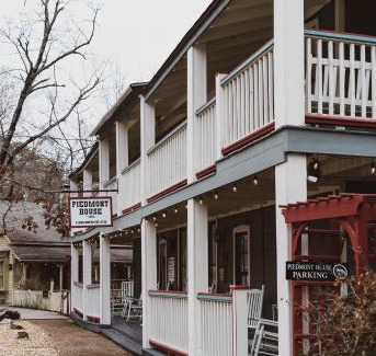 Eureka Springs Historic District Casa | Downtown Primrose Piedmont House