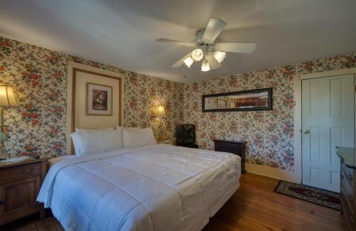Eureka Springs Historic District Casa | Downtown Primrose Piedmont House