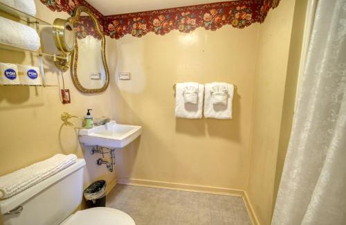 Eureka Springs Historic District Casa | Downtown Primrose Piedmont House