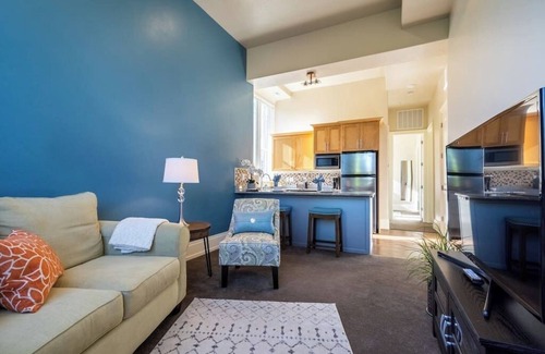 Central Business District Apartamento | Downtown Provo Luxury Apartment (Unit # 6)