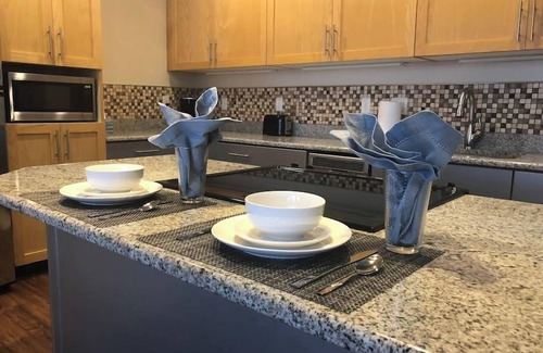 North Park Apartamento | Downtown Provo Luxury Bell Tower Apartment