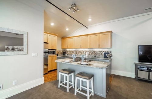 North Park Apartamento | Downtown Provo Luxury Bell Tower Apartment