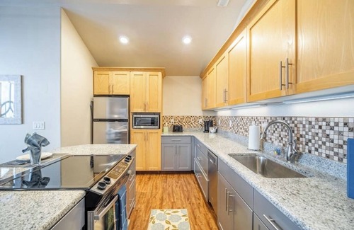 North Park Apartamento | Downtown Provo Luxury Bell Tower Apartment