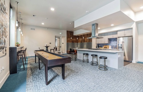 Downtown Apartamento | Downtown Redmond Apartment- 94 walkscore