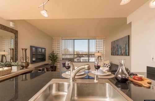 West University Condominio | Downtown Reno Condo with Mountain Views