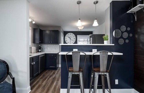 New Albany Casa | Downtown Retreat! **5 minutes from Louisville KY**