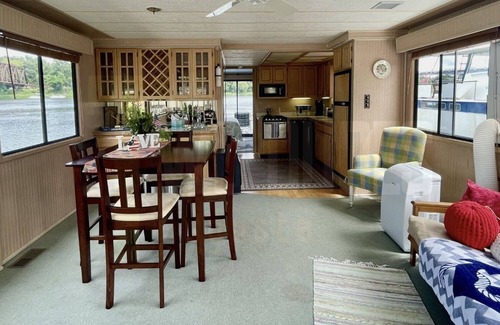 Downtown Alquiler De Eote | Downtown Retreat Aboard Savannah Rae