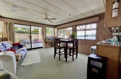Downtown Alquiler De Eote | Downtown Retreat Aboard Savannah Rae