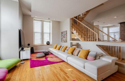 Shaughnessy Village Casa | Downtown Retreat with Modern Comfort