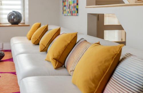 Shaughnessy Village Casa | Downtown Retreat with Modern Comfort
