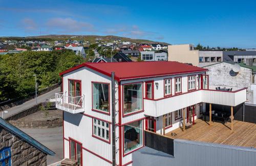 Torshavn Apartamento | Downtown - Retro Decor - Stunning Views - Terrace