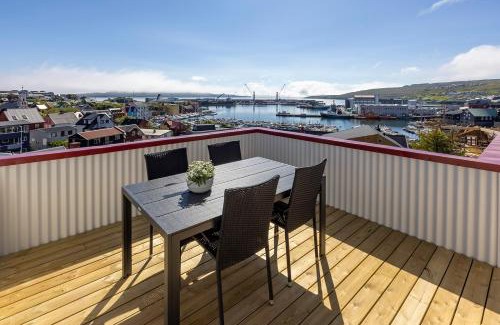 Torshavn Apartamento | Downtown - Retro Decor - Stunning Views - Terrace