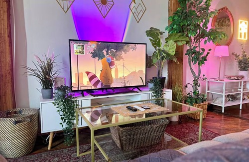 Detroit Apartamento | Downtown: River’s Edge Industrial Loft