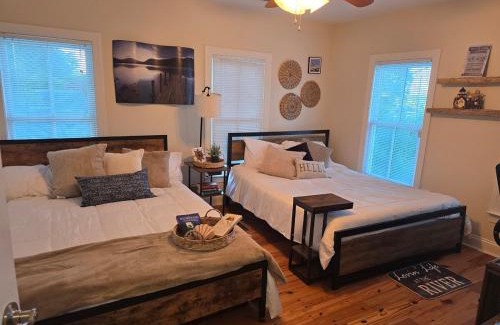 New Bern Casa | Downtown Riverside Lighthouse