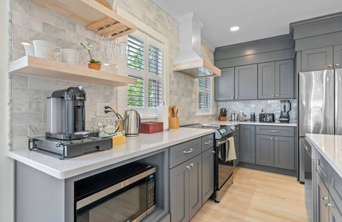 Salem Apartamento | Downtown Salem Gem: 3BR, Patio & Easy Parking