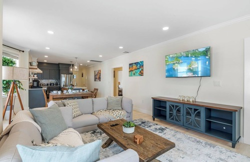 Salem Apartamento | Downtown Salem Gem: 3BR, Patio & Easy Parking