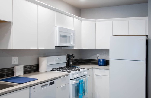 Central Area Apartamento | Downtown Salem Oregon Loft Apartment 227 w/ decks and parking