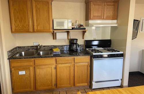 Salida Hotel | Downtown Salida King Efficiency