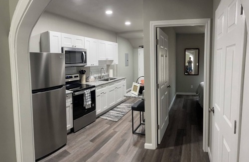 Highland Park Apartamento | Downtown San Antonio/Highland Park, Cozy 1-bedroom, WiFi, AC, washer/dryer, 202