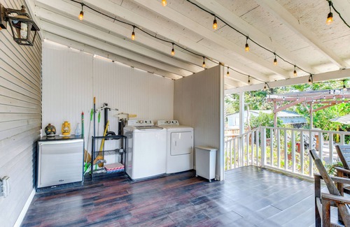 Downtown San Jose Cabaña | Downtown San Jose Apt w/ Deck: 1 Mi to SAP Center!
