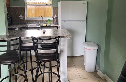 Park East Apartamento | Downtown Sarasota Apartment 2BR/2BA Pet-Friendly, Lido Beach-Siesta Key 5-10m.