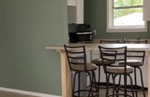 Park East Apartamento | Downtown Sarasota Apartment 2BR/2BA Pet-Friendly, Lido Beach-Siesta Key 5-10m.