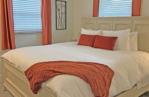 Gillespie Park Casa | Downtown Sarasota, Beach, Park, Sunshine, and FUN!