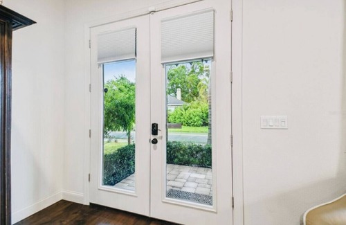 Gillespie Park Casa | Downtown Sarasota Compound |Pet Friendly | Extended Stays |Large Groups | Beach