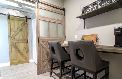 Park East Condominio | Downtown Sarasota, Speakeasy