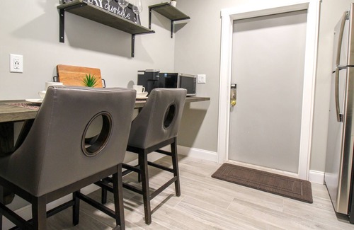 Park East Condominio | Downtown Sarasota, Speakeasy