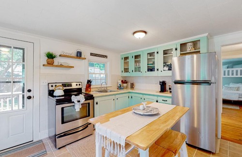Hyannis Casa | Downtown Seaside Serenity Retreat