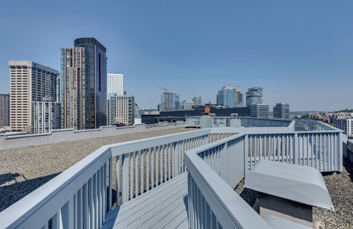 Downtown Seattle Apartamento | Downtown Seattle Condo w/ Rooftop Deck + Views!
